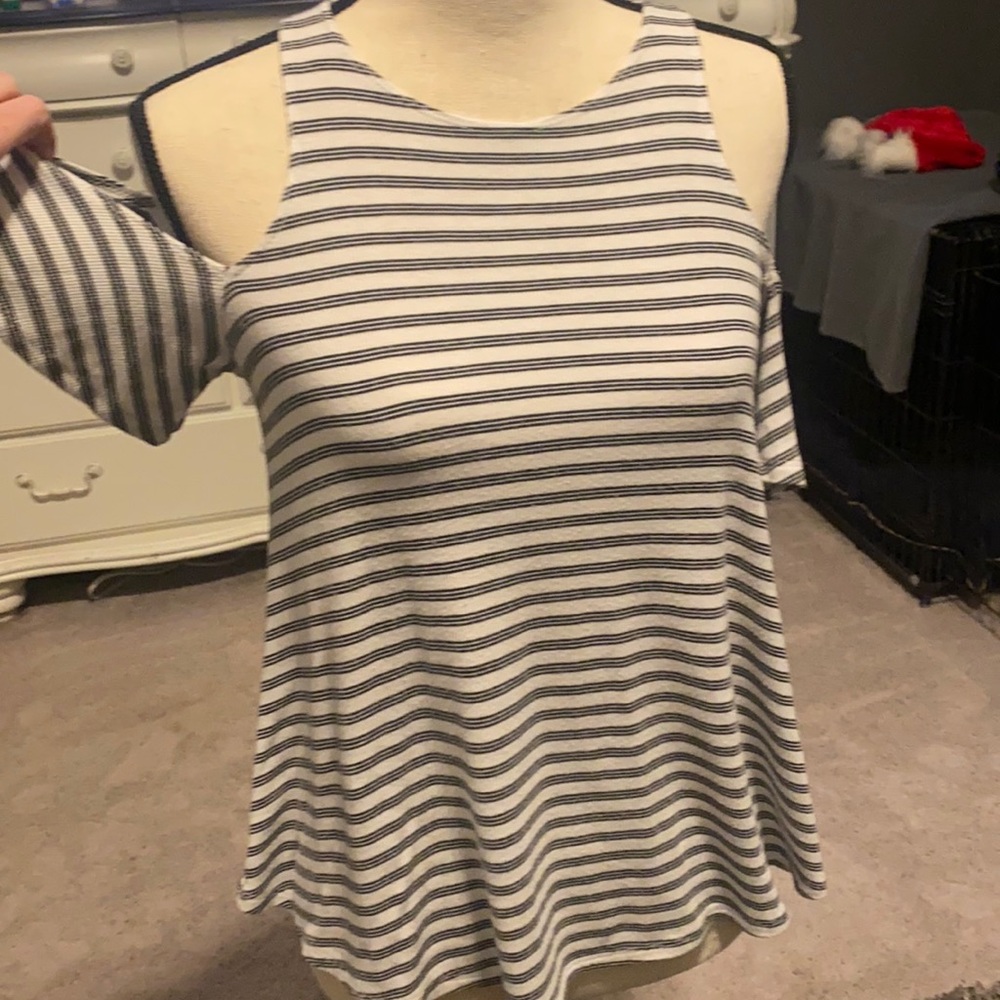 Cold shoulder adorable striped black and white top